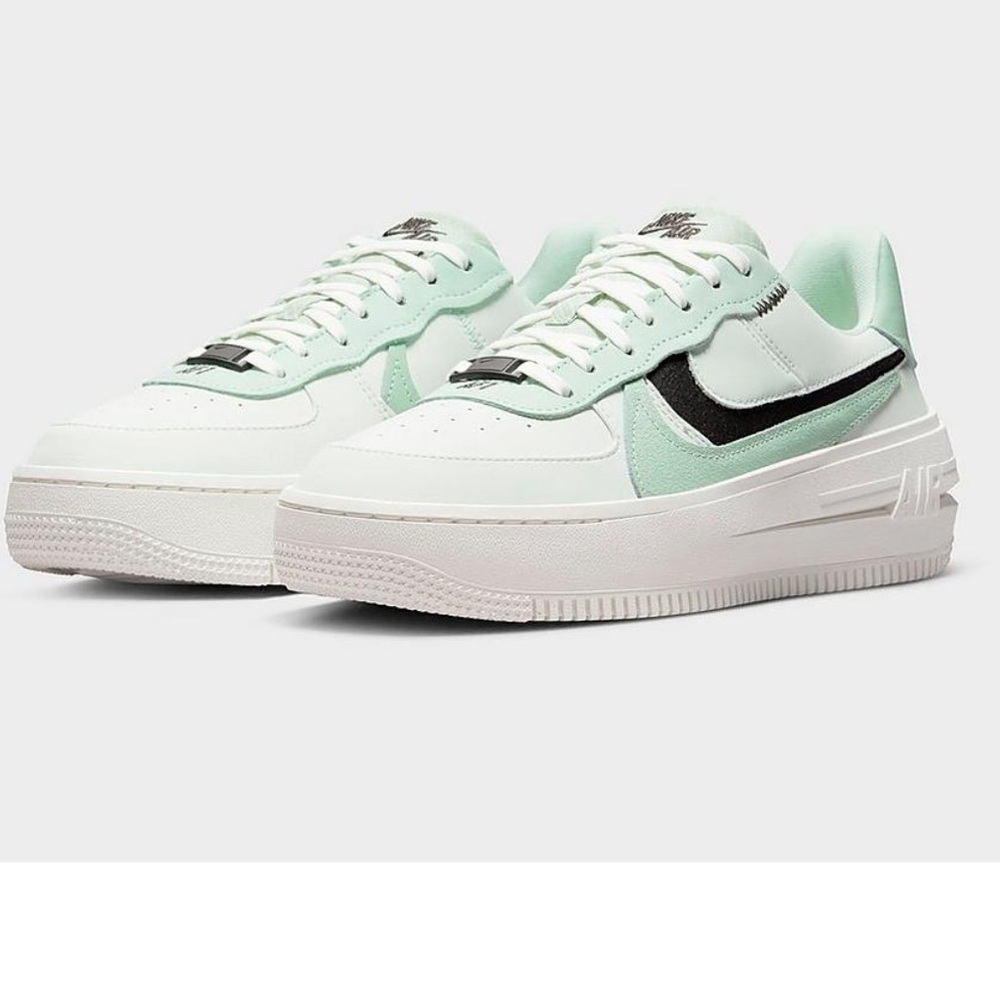 NWOT WOMEN'S NIKE AIR FORCE 1 PLT.AF.ORM 🤍 excellent condition! 💚 🤍